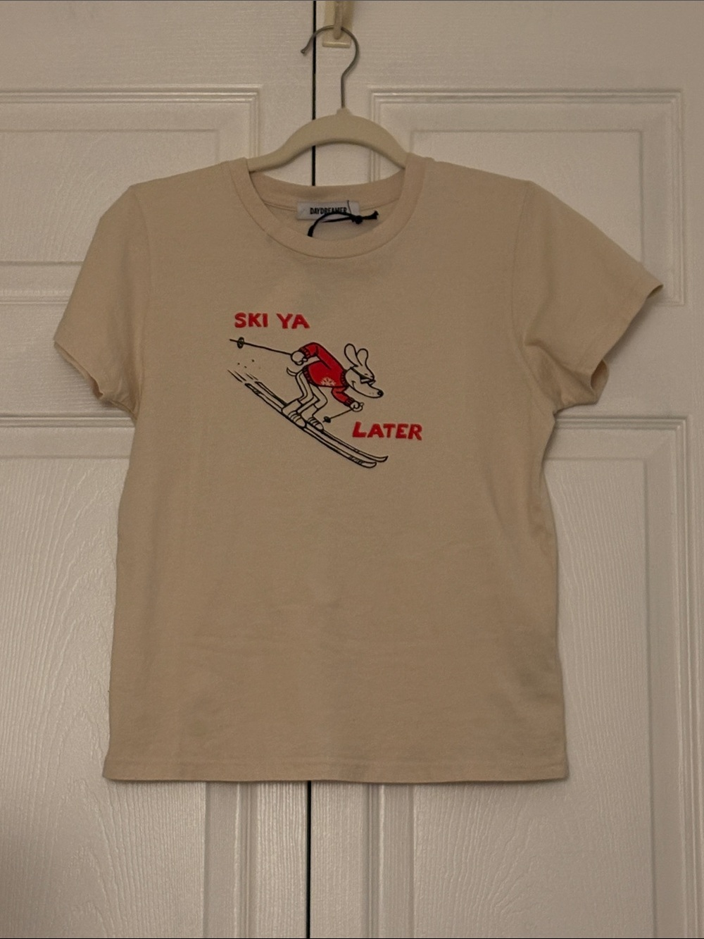 Daydreamer Cream Graphic 'Ski Ya Later' Short Sleeve Tee with Red Print. Medium